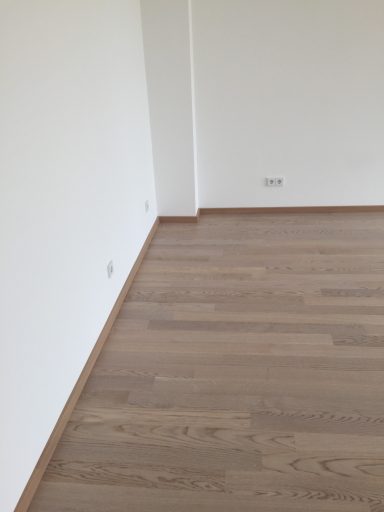 Einstab Fertigparkett Weiß eingefärbt und lackiert