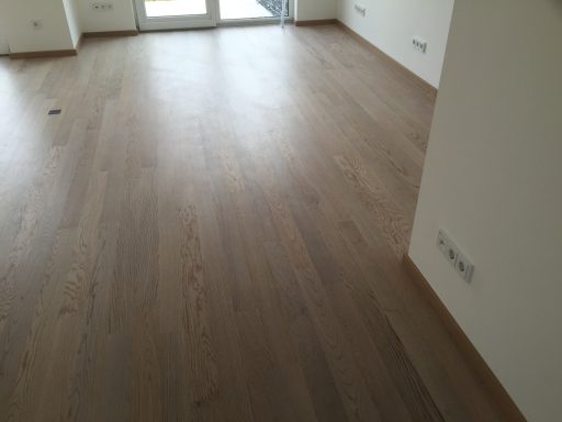 Einstab Fertigparkett Weiß eingefärbt und lackiert